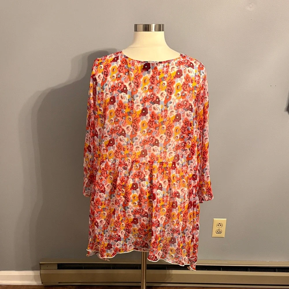 Lane Bryant Floral V-Neck Tunic Top in Red, Pink, Yellow and Cream - Picture 5 of 6